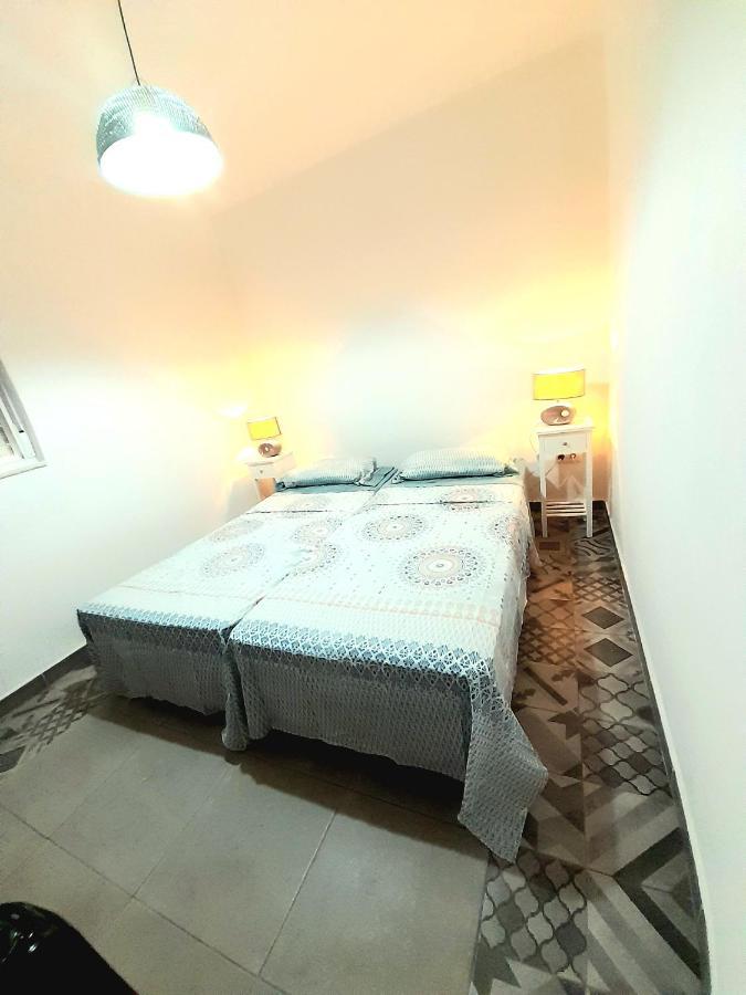 Tropicana One Bedroom Flat T1 In Gale Close To 8 Beaches *