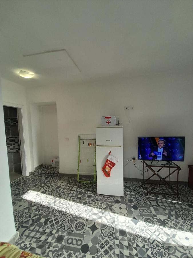 Tropicana One Bedroom Flat T1 In Gale Close To 8 Beaches Albufeira